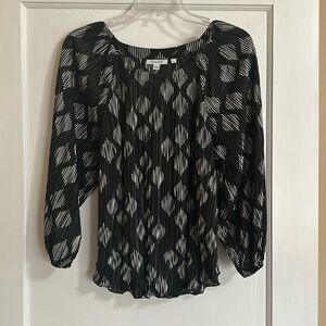 NWOT Chico’s black and white pleated peasant style blouse.  Size 1 Medium.